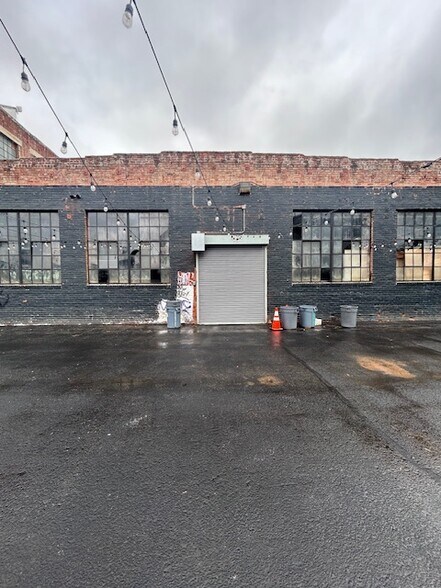 More Photos Of 615 S Anderson St, Los Angeles Manufacturing For Lease