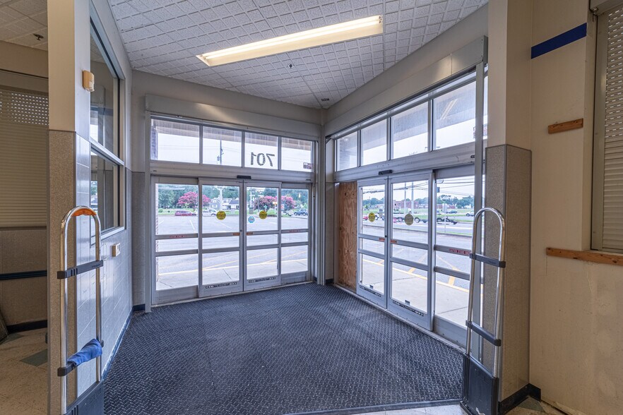 More Photos Of 701 Atlanta Rd, Seaford Freestanding For Lease