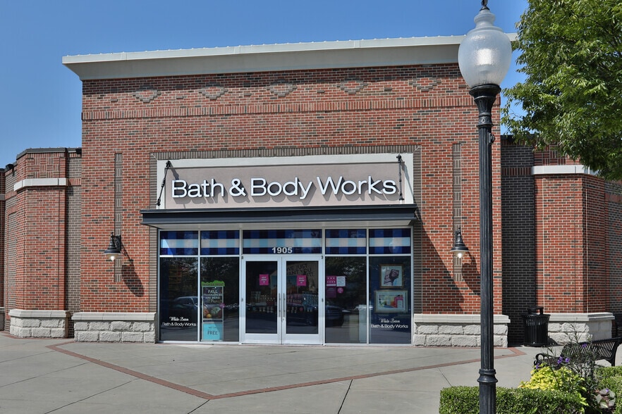 More Photos Of 1125 Woodruff Rd, Greenville Unknown For Sale