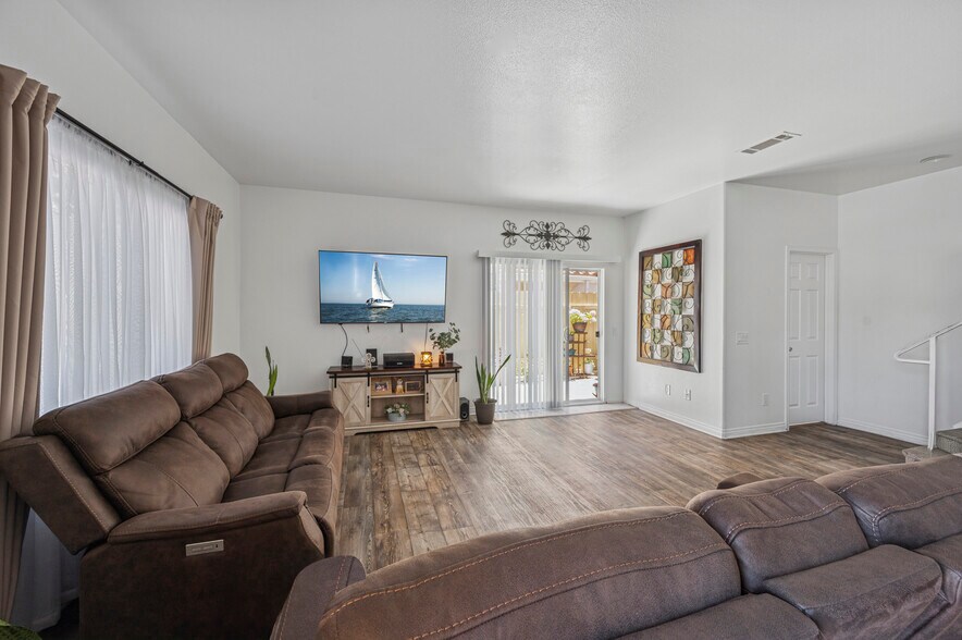 More Photos Of 242 Kennedy St, Chula Vista Apartments For Sale