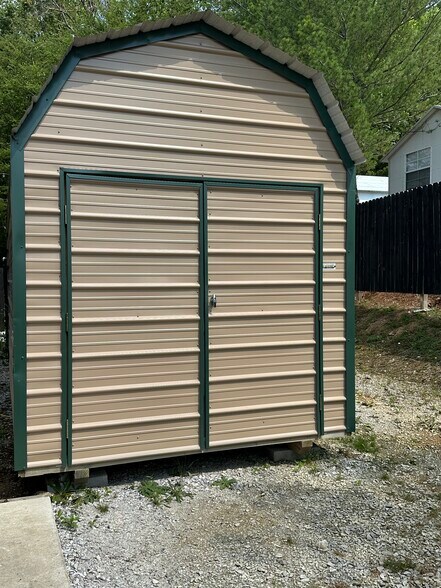 More Photos Of 277 Luther Seiber Blvd, Pioneer Restaurant For Sale