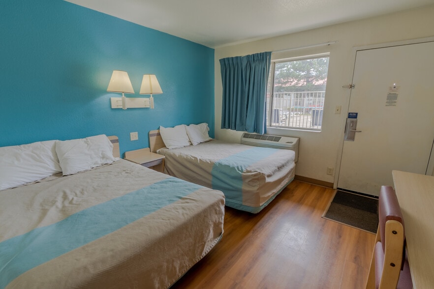 More Photos Of 1309 S Ohlman St, Mitchell Hotel For Sale