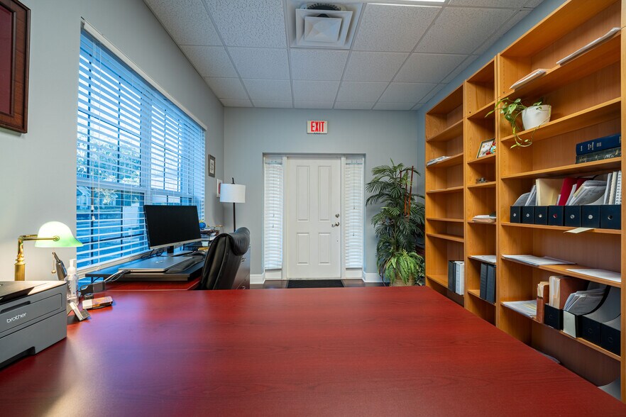 More Photos Of 523 Wekiva Commons Cir, Apopka Office For Sale