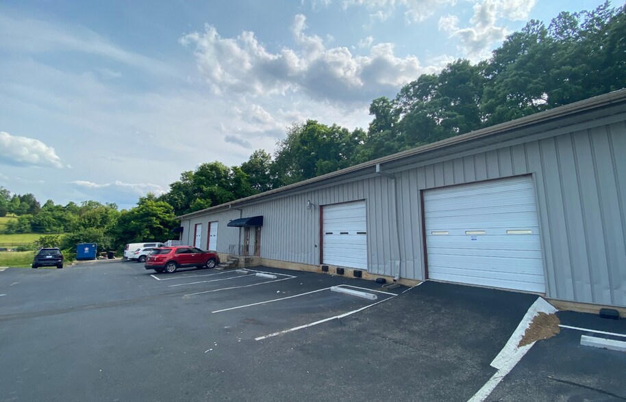 More Photos Of 3783-3785 Peters Creek Rd, Roanoke Office For Sale