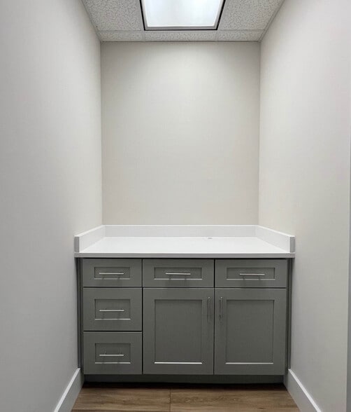 More Photos Of 1 Harbison Way, Columbia Medical For Lease