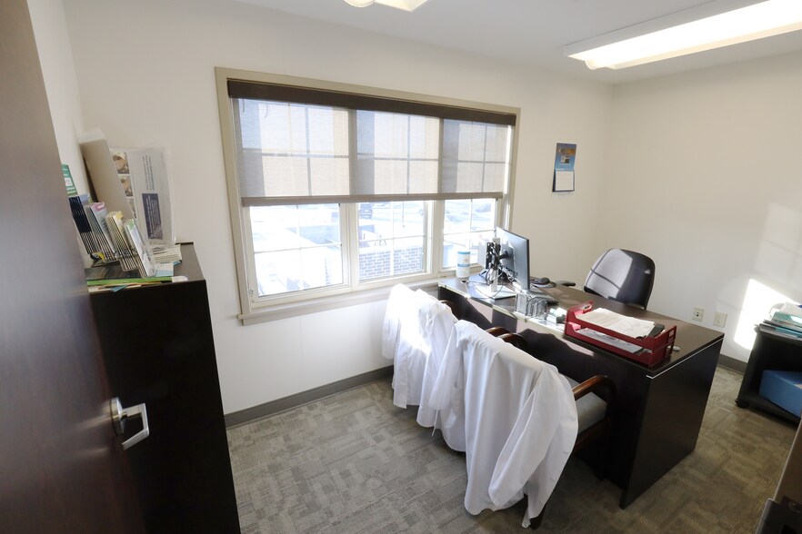 More Photos Of 17534 Royalton Rd, Strongsville Office For Lease