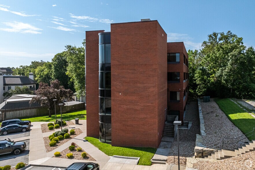 More Photos Of 201 E Partridge Ave, Independence Office For Sale