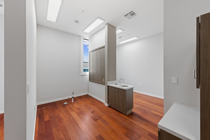 More Photos Of 420 Peninsula Ave, San Mateo Medical For Sale