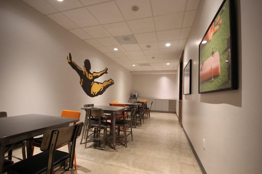 More Photos Of 7676 Hillmont St, Houston Office For Lease