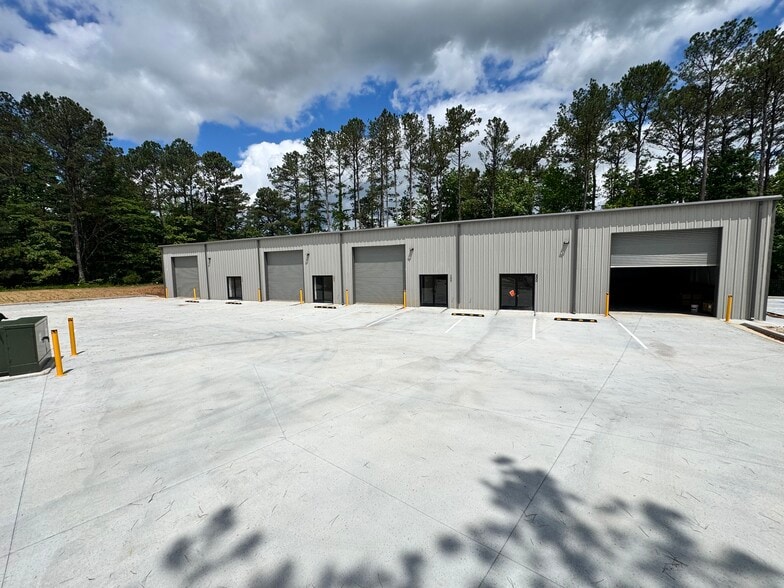 More Photos Of 3720 W County Line Rd, Douglasville Light Distribution For Lease