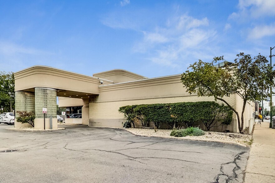 More Photos Of 7200 N Western Ave, Chicago Hospital For Lease