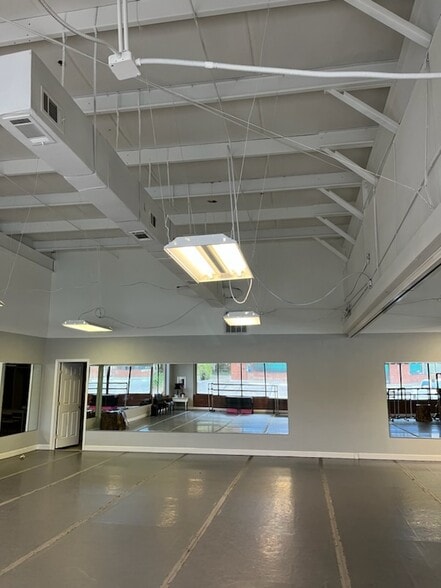 More Photos Of 2028 N Point Blvd, Tallahassee General Retail For Lease