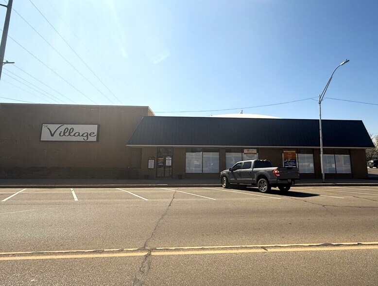 Primary Photo Of 1107 Main St, Woodward Storefront For Sale
