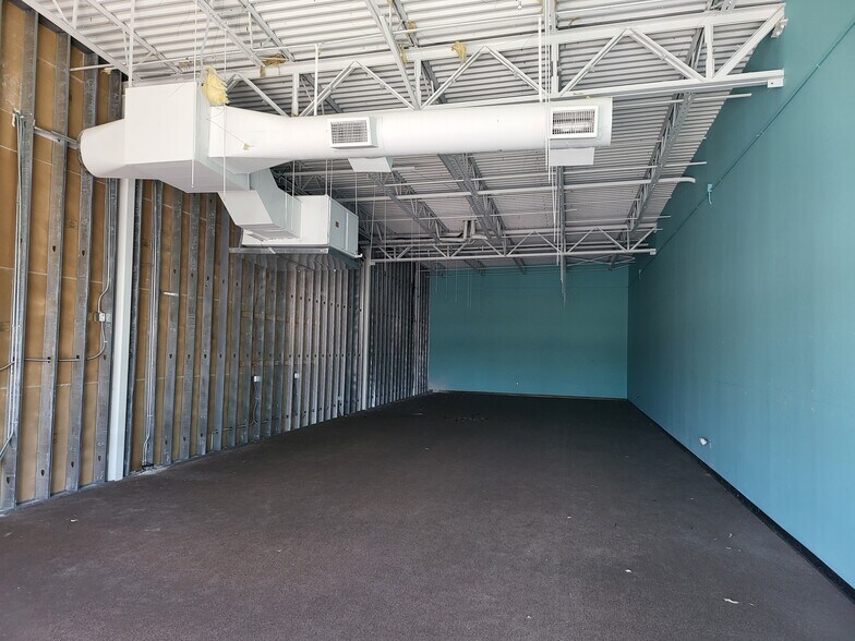 More Photos Of 8202 N Loop 1604 W, San Antonio General Retail For Lease
