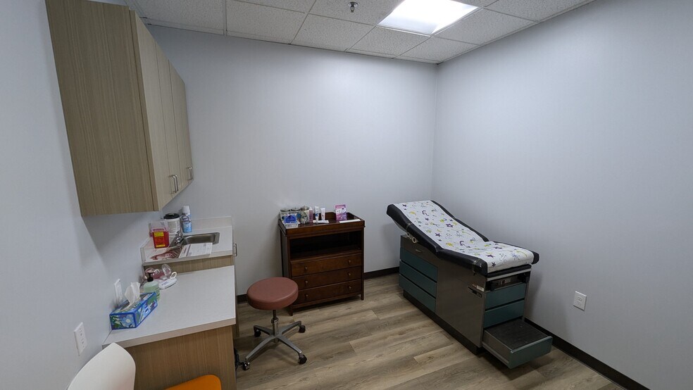 More Photos Of 2951 Kinwest Pky, Irving Office For Lease