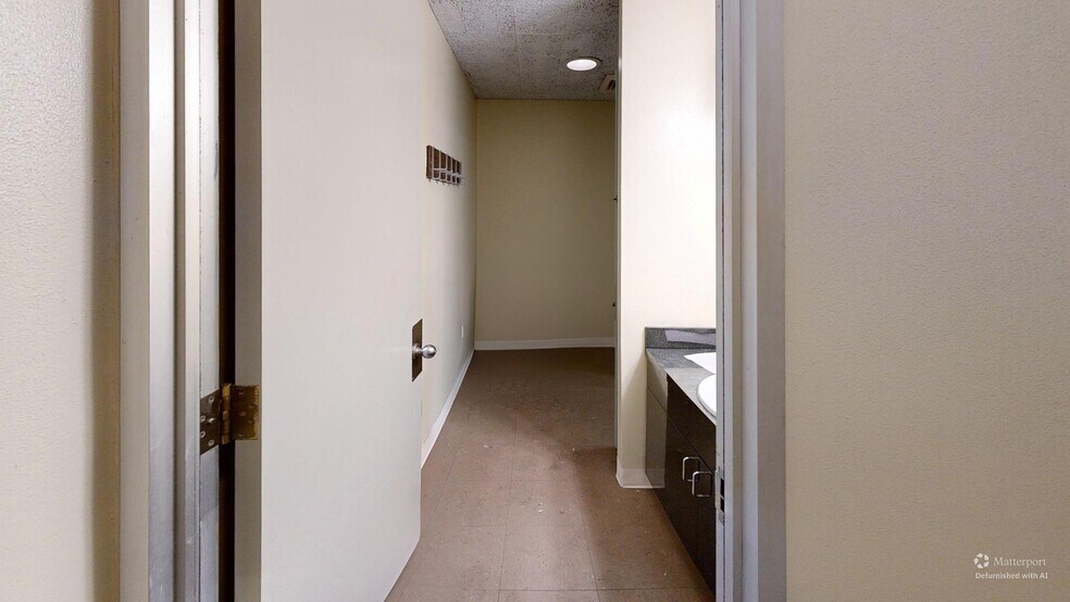More Photos Of 401-417 N Mesquite St, Corpus Christi Bank For Lease