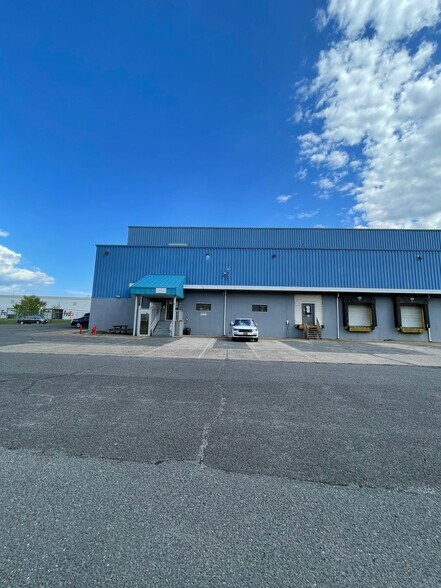 More Photos Of 55 Talmadge Rd, Edison Warehouse For Lease