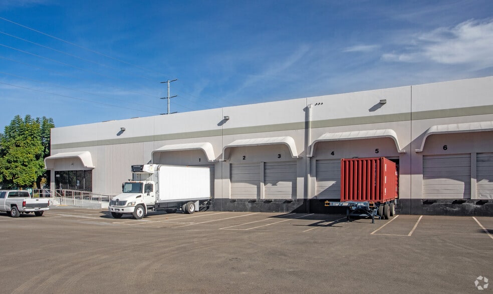 More Photos Of 510 E Trimble Rd, San Jose Warehouse For Lease