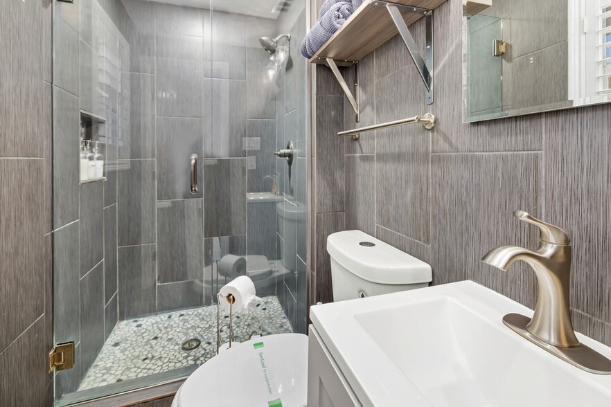 More Photos Of 9022 Midnight Pass Rd, Sarasota Apartments For Sale