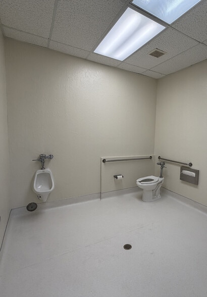 More Photos Of 550 Nuttman St, Santa Clara Light Manufacturing For Sale