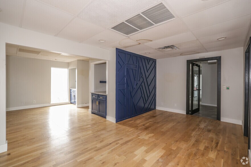 More Photos Of 4641 S Braden Ave, Tulsa Office For Sale
