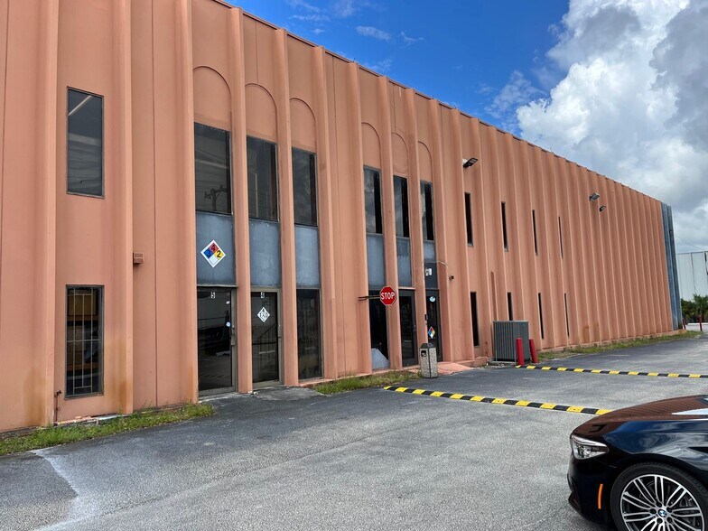 More Photos Of 1371 SW 8th St, Pompano Beach Warehouse For Lease