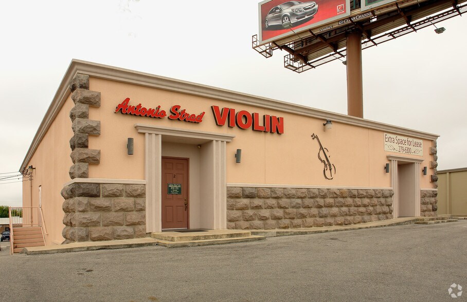 More Photos Of 10288 San Pedro Ave, San Antonio Showroom For Sale