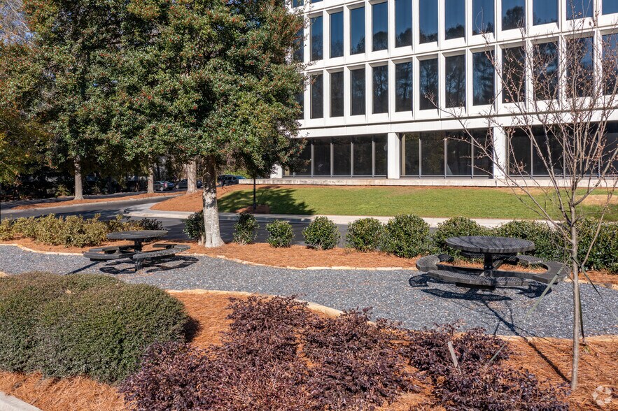 More Photos Of 56 Perimeter Ctr E, Atlanta Office For Lease