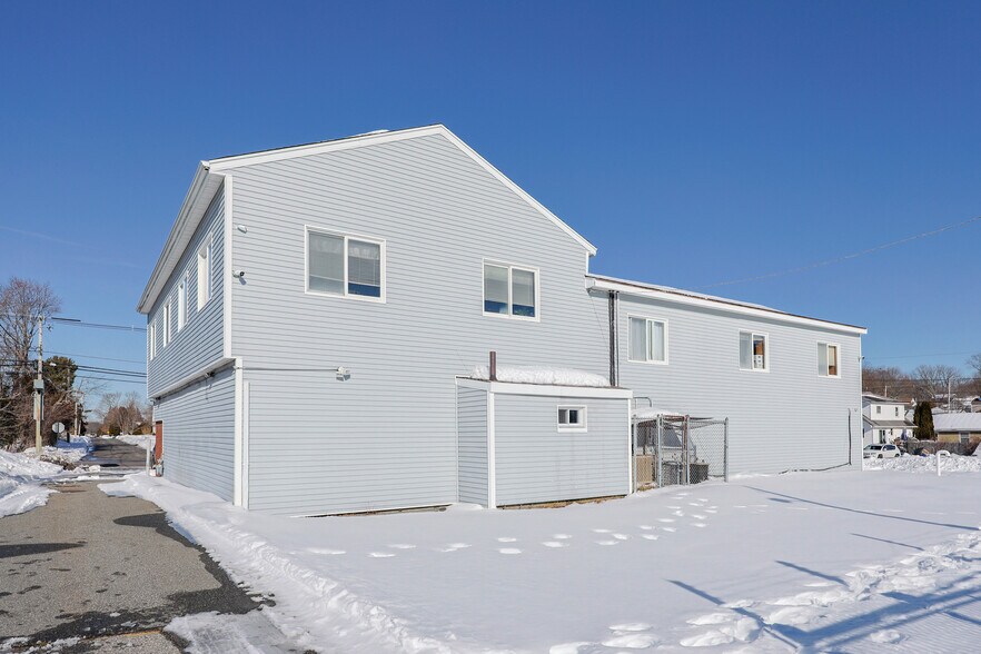 More Photos Of 310-312 Wilbur Ave, Swansea Office For Sale