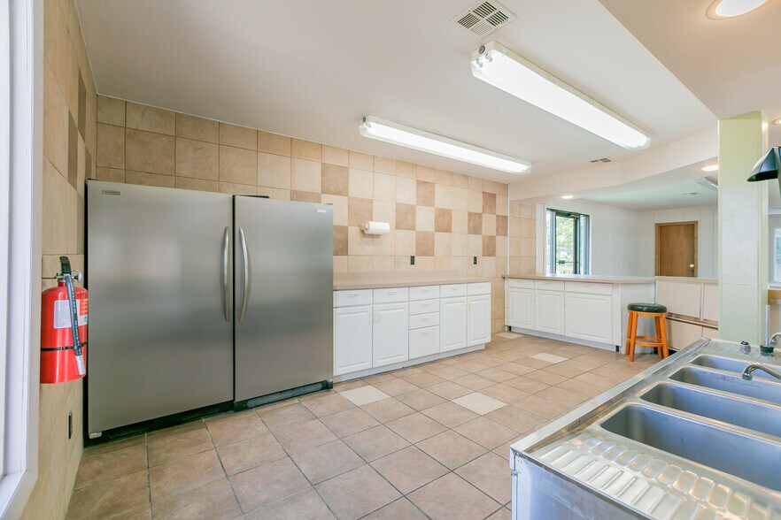 More Photos Of 1116 W Highway 76, Branson General Retail For Lease