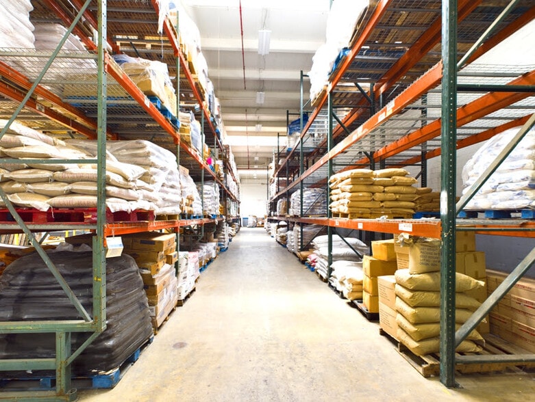 More Photos Of 3775 Park Ave, Edison Warehouse For Lease