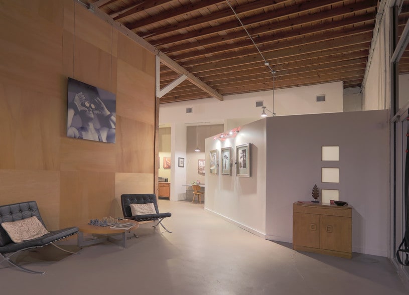 More Photos Of 1935 1st Ave S, Saint Petersburg Office For Lease