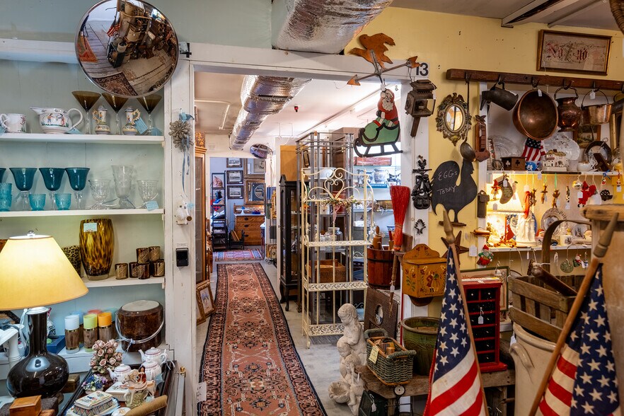 More Photos Of 3301 Franklin Ave, Millbrook General Retail For Sale