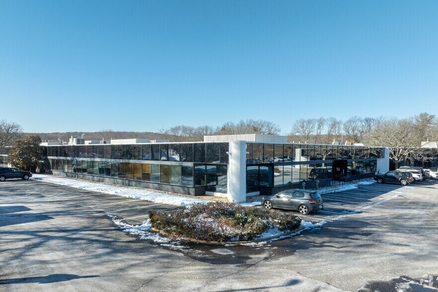 More Photos Of 1660 Walt Whitman Rd, Melville Office For Lease