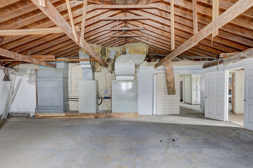 More Photos Of 23919 John R Rd, Hazel Park Freestanding For Sale