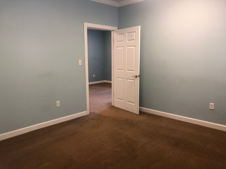 More Photos Of 5640 Six Forks Rd, Raleigh Office For Sale