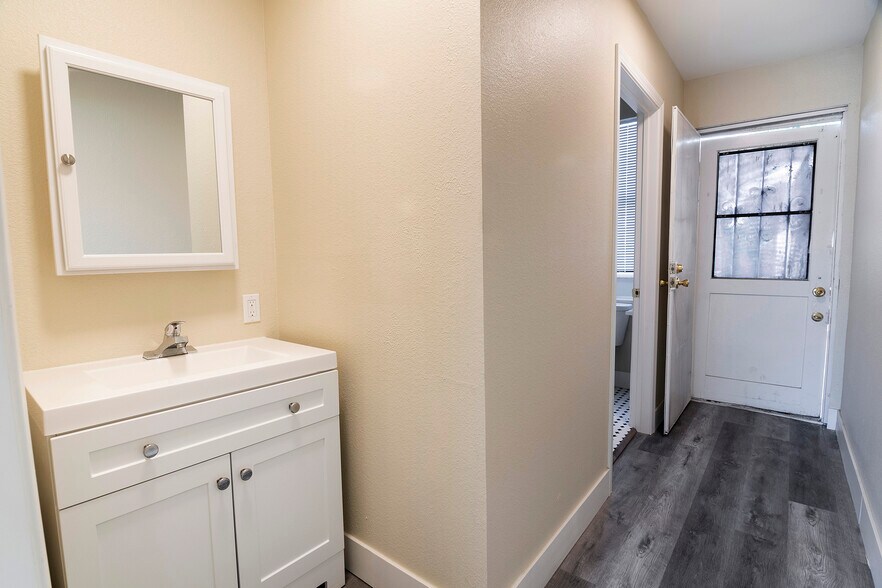 More Photos Of 1703 Toberman St, Los Angeles Apartments For Sale