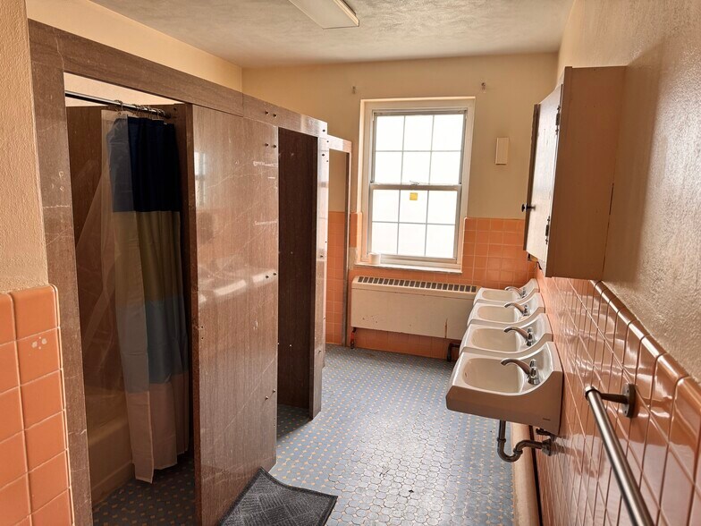 More Photos Of 618 Roswell NW Rd, Carrollton Healthcare For Sale