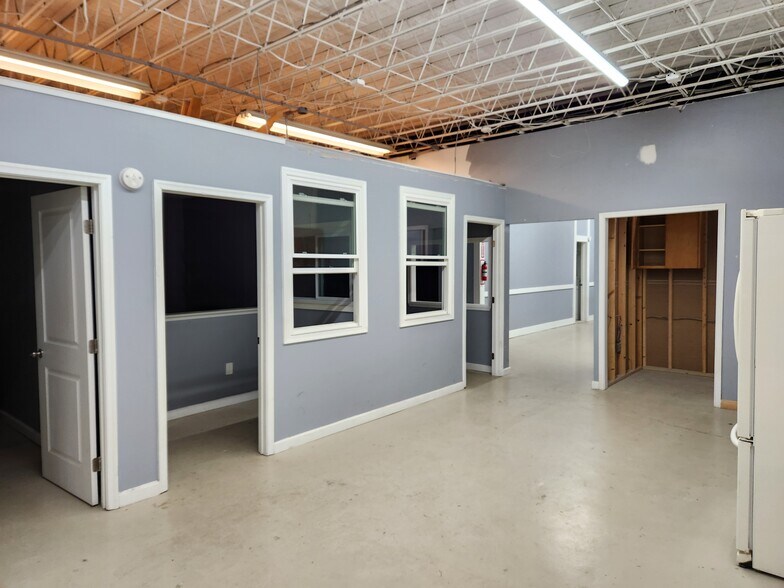 More Photos Of 4216 Howard Ave, Kensington Showroom For Sale