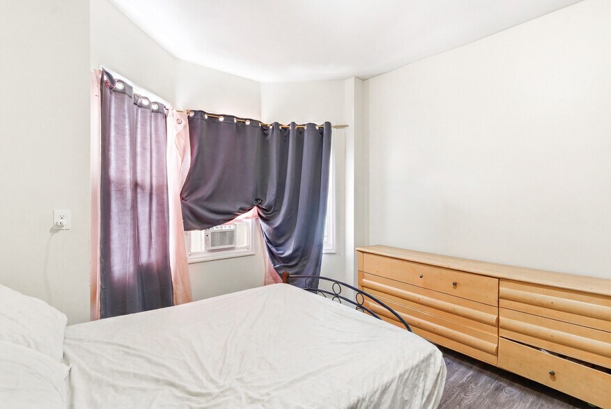 More Photos Of 237 Astor St, Newark Apartments For Sale