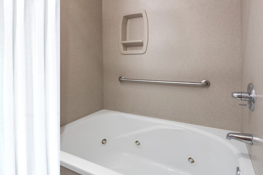 More Photos Of 3042 Silverberg Dr, Sidney Hotel For Sale