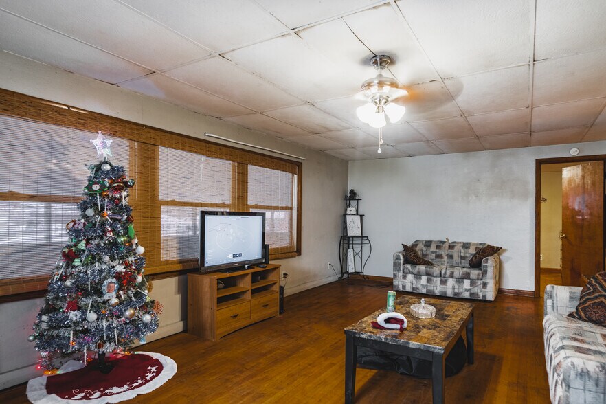 More Photos Of 2006 Camden Ave, Parkersburg Storefront Retail Residential For Sale