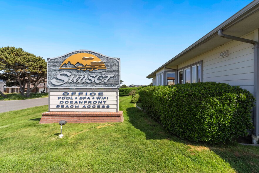 More Photos Of 1865 Beach Loop Dr, Bandon Hotel For Sale