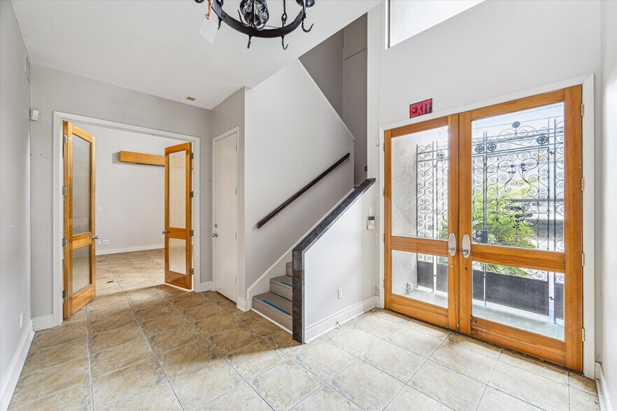 More Photos Of 10 Alabama Ct, Houston Office Residential For Sale