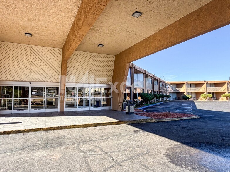 More Photos Of 287 N Lake Powell Blvd, Page Hotel For Sale