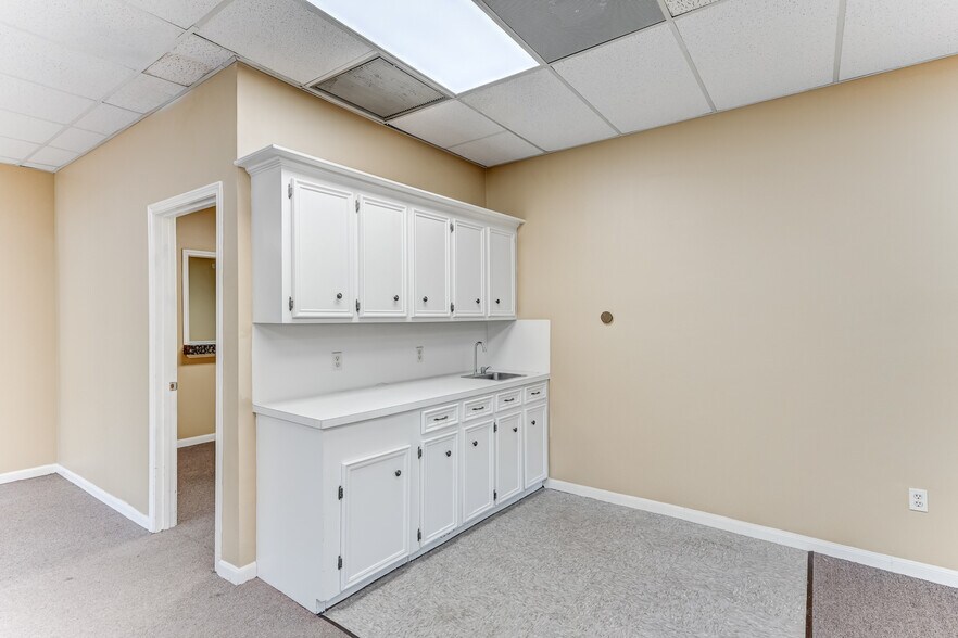 More Photos Of 14741 Pebble Bend Dr, Houston Loft Creative Space For Lease