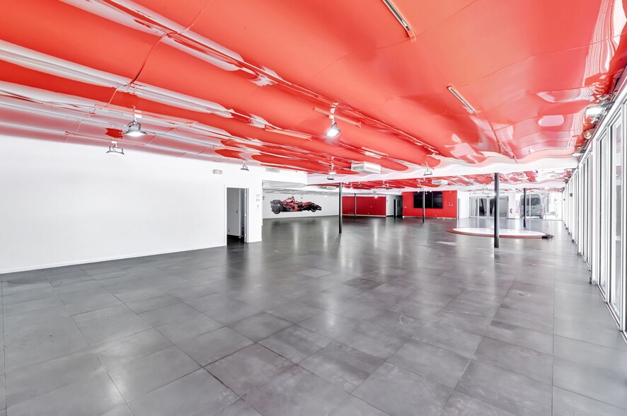 More Photos Of 925 W Broward Blvd, Fort Lauderdale Auto Dealership For Sale