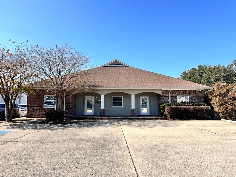Primary Photo Of 4509 Hospital St, Pascagoula Office For Sale