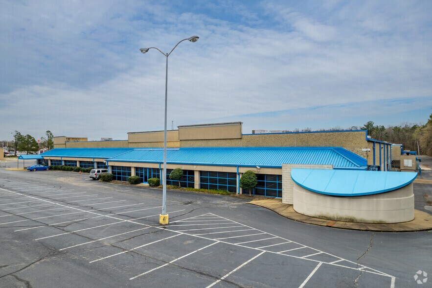 More Photos Of 1699-1735 Sycamore View Rd, Memphis Office For Sale