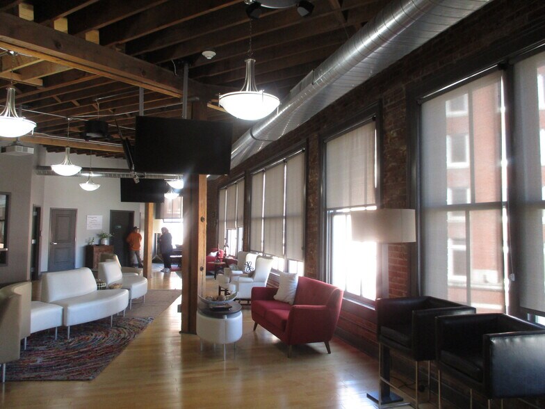 More Photos Of 614 N 11th St, Saint Louis Office For Sale